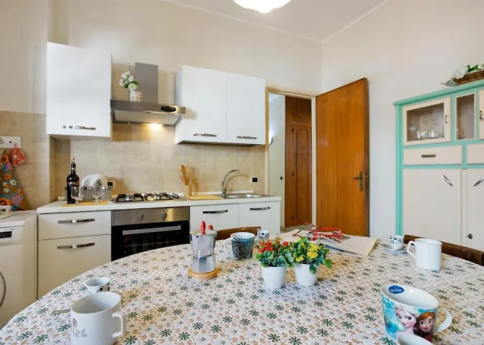 Tra Il Centro E Il Mare Con Terrazzo アパート *