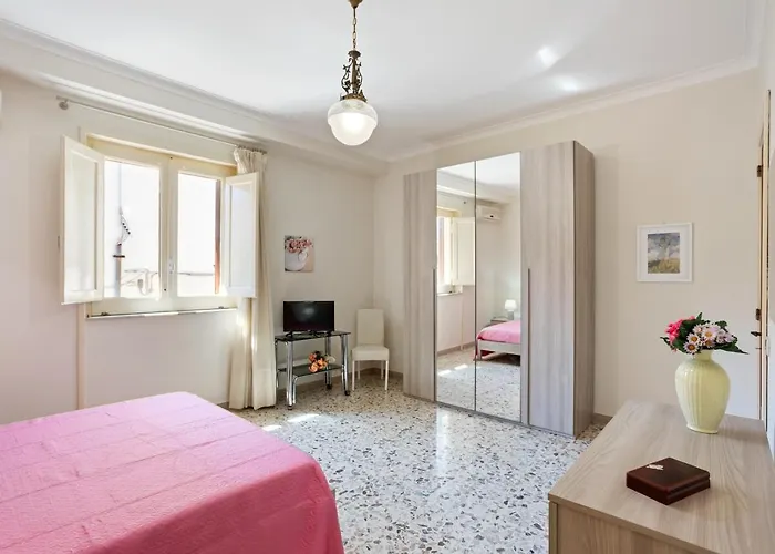 Tra Il Centro E Il Mare Con Terrazzo * アーチ・カステッロ