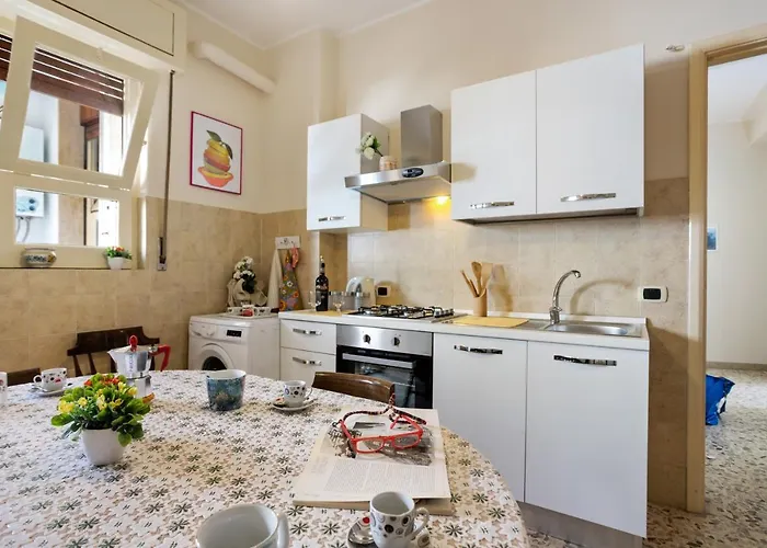 Tra Il Centro E Il Mare Con Terrazzo * アーチ・カステッロ