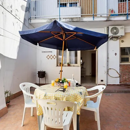 Tra Il Centro E Il Mare Con Terrazzo Apartment Aci Castello