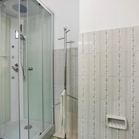 Guesthost - Tra Il Centro E Il Mare Con Terrazzo Apartman Aci Castello
