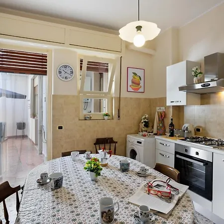 Tra Il Centro E Il Mare Con Terrazzo Apartment Aci Castello