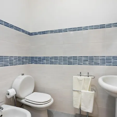 Apartman Guesthost - Tra Il Centro E Il Mare Con Terrazzo