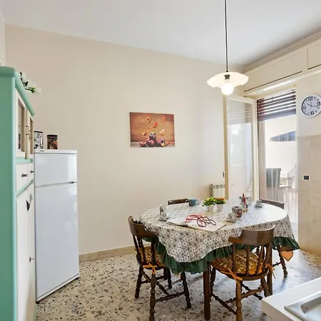 Tra Il Centro E Il Mare Con Terrazzo * Aci Castello