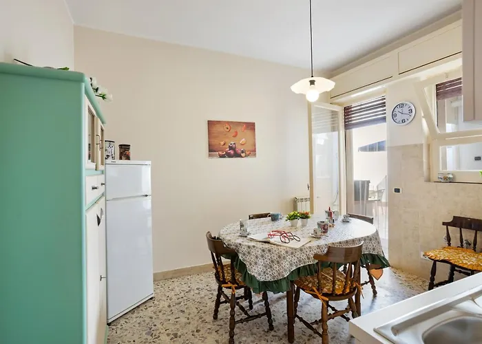 Guesthost - Tra Il Centro E Il Mare Con Terrazzo * Aci Castello